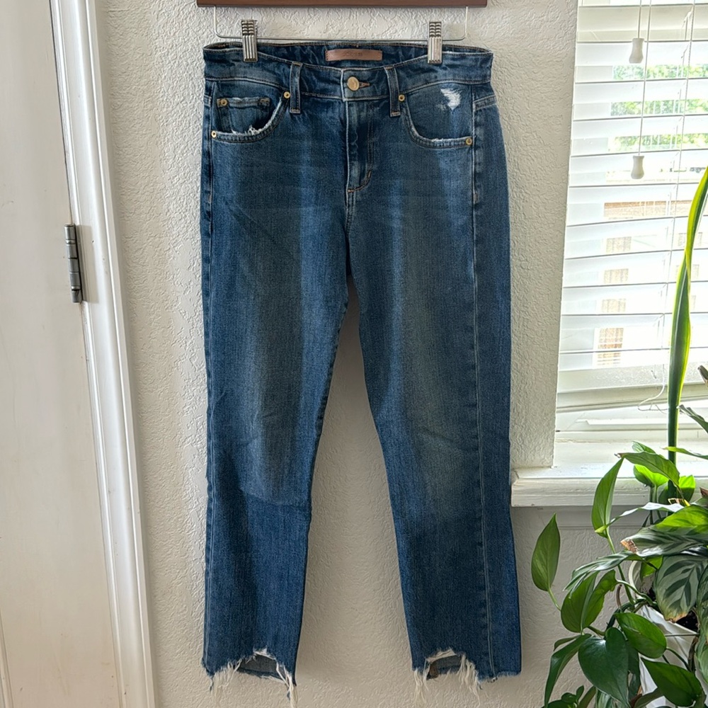 Mid rise straight crop blue jeans in great condition.